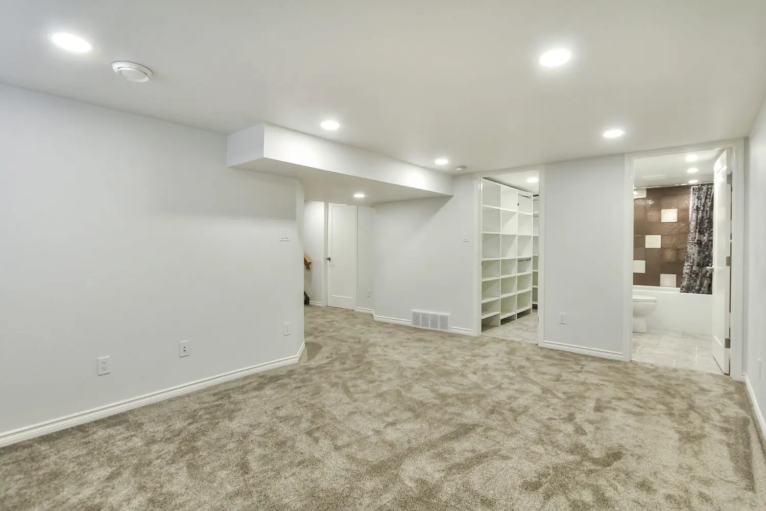 10527 136 St NW 16