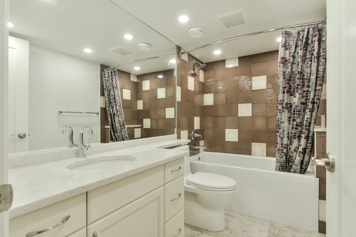 10527 136 St NW 18