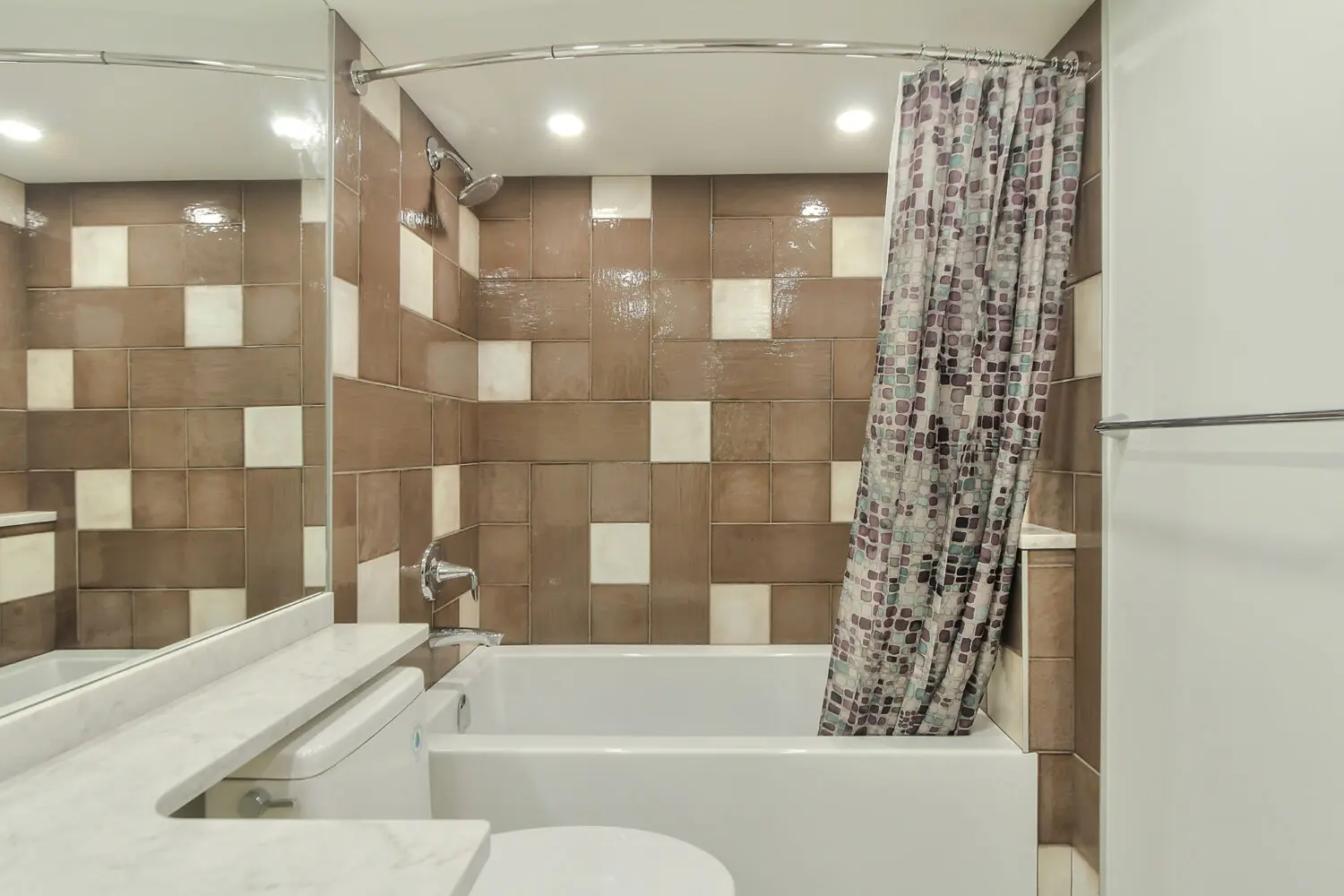 10527 136 St NW 19