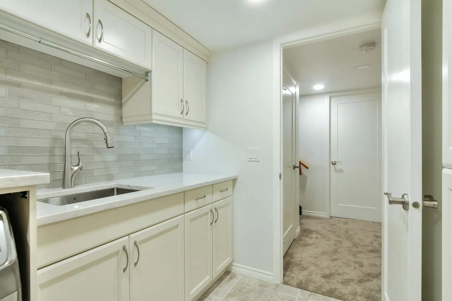 10527 136 St NW 7